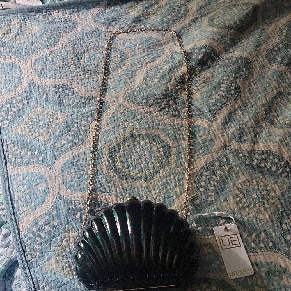 NWT Urban Expressions Black Shell Clutch. PERFECTION! STYLISH